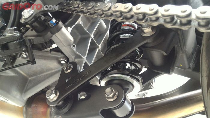Review Kawasaki All New Ninja 250, Mesin Terbaru Suspensi Belakang All New Ninja 250