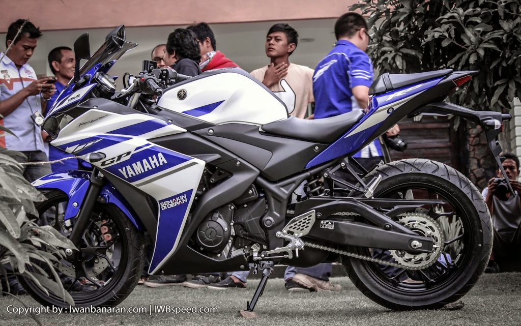Review Yamaha YZF-R25 - Aura MotoGP Jalanan Yamaha YZF-R25