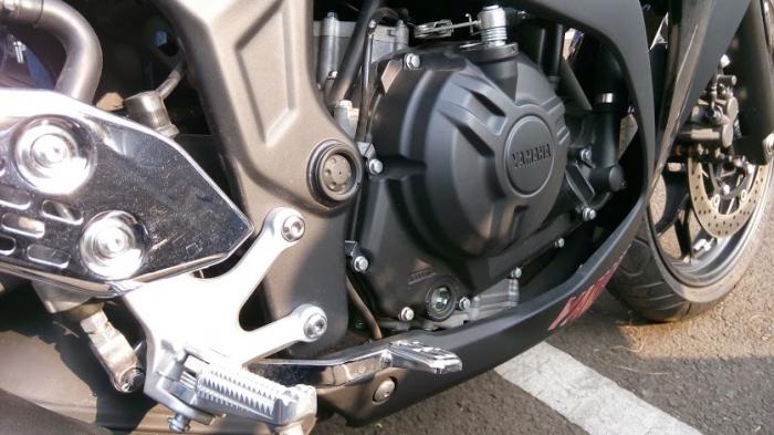 Review Yamaha YZF-R25 - Aura MotoGP Jalanan sektor mesin yamaha r25