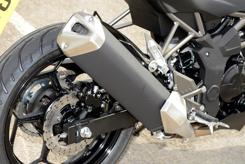 Review Kawasaki Z250SL Silinder Tunggal Yang Ganas desain kawasaki z250sl