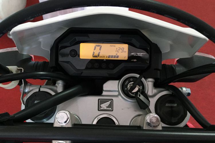 Komparasi CRF150L vs KLX 150 BF, Pilih Mana Nih? Speedometer Honda CRF150L