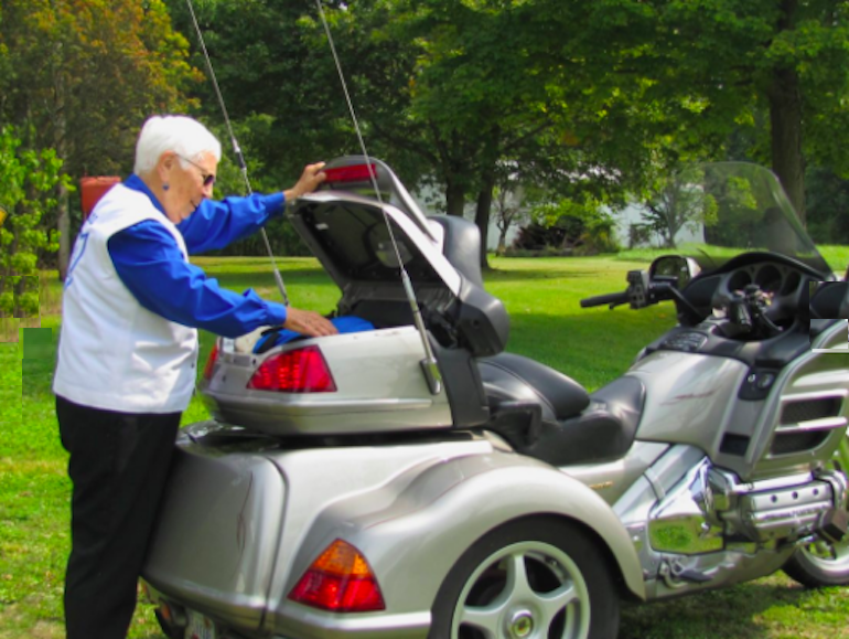Wow, Nenek 91 Tahun Touring Pakai Honda Goldwing! Lihat Aksinya Miriam Berger Leisure, Nenek 91 Tahun Touring Pakai Honda Goldwing Trike 2003