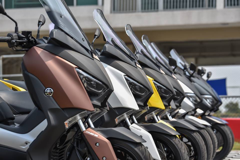 Review, Spesifikasi dan Harga Yamaha Xmax 250 Yamaha XMax 250 Dengan Berbagai Warna