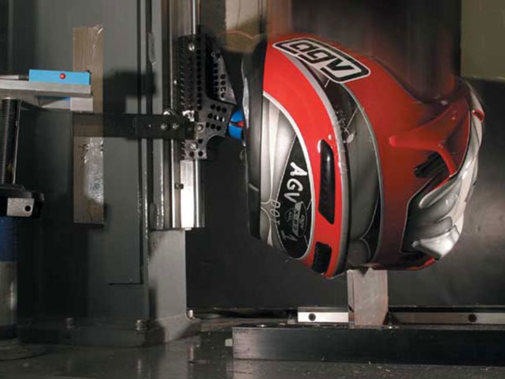Ketahui Standar Keamanan Berikut Ini Sebelum Beli Helm Sebuah Produk Helm Menjalani "Drop Test" Untuk Mendapatkan Sertifikasi Keamanan