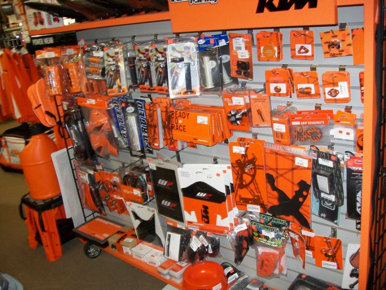 Performa KTM yang Membius, Solusi Jika Bosan Motor Jepang Ketersediaan Spare Part Dan Aksesoris Yang Cukup Banyak