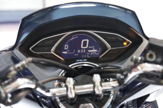 Harga Honda PCX Hybrid, Murah atau Kemahalan? Panel Speedometer PCX versi Hybrid Lebih Lengkap Dengan Tambahan Indikator Batere Dan Riding Mode