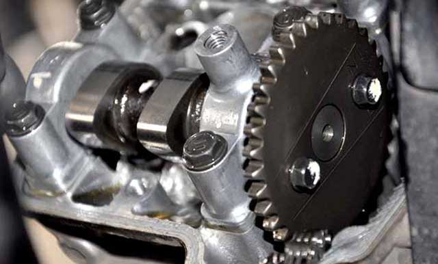 Pasang Piggyback di Motor Injeksi, Ubah Bagian Ini Biar Lebih Ngacir! Upgrade Noken As Alias Camshaft Agar Efek Pakai Piggyback Makin Nendang