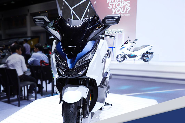 AHM Siap Pamerkan Honda Forza 250 Dalam Waktu Dekat, Bikin Penasaran! AHM Perkenalkan Honda Forza 250 Dalam Waktu Dekat