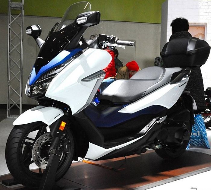 9 Pilihan Motor Touring 250cc yang Nyaman Honda Forza 250