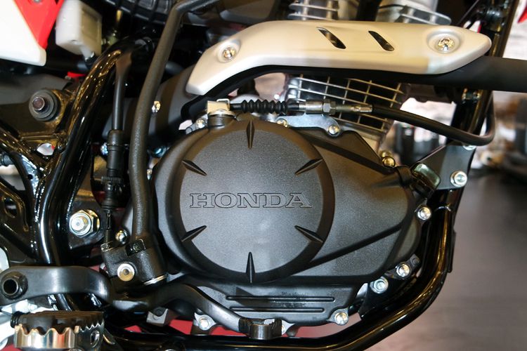 Honda CRF150L Hitam, Tampang Garang Karakter Motor Petualang! Mesin CRF150L
