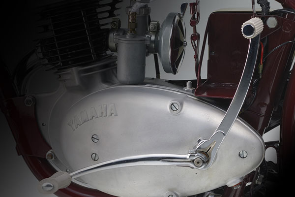 Motor Dengan Kick Starter Pertama