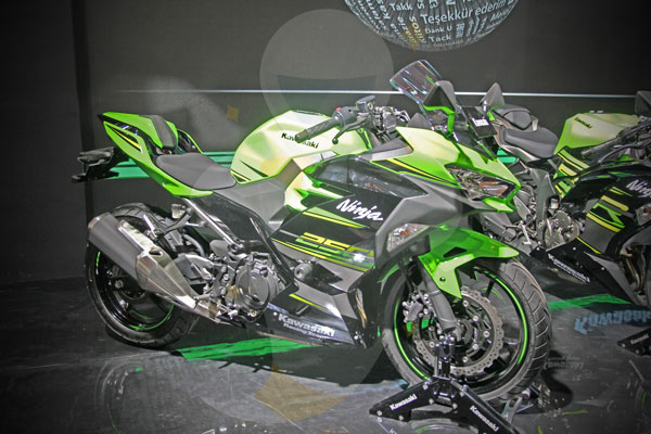Kawasaki Ninja 250 MY2019 Rilis Di IMOS 2018, Fitur Pionir Di Kelasnya! imos 2018