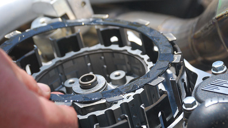 Ini Penyebab Kopling Motor Tidak Berfungsi, Atasi Segera! kopling slipper clutch