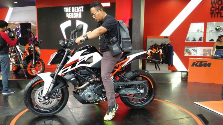 6 Cara Mudah Hemat Bahan Bakar di Motor Matic KTM New Duke 250