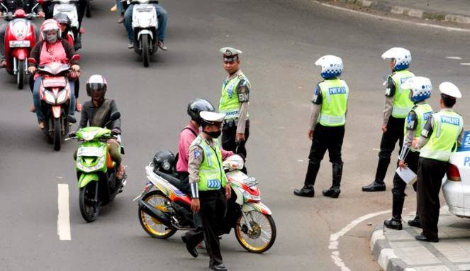Bahaya Mengintai, Ban Cacing Haram Buat Motor Harian! Tilang ban cacing