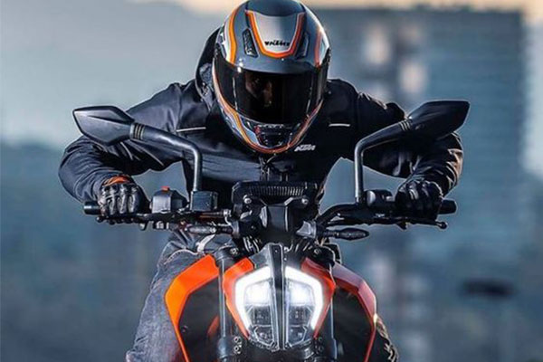 Duo Naked Sport 250 cc, KTM New Duke 250 VS Yamaha MT25, Pilih Mana? naked sport 250 head lamp