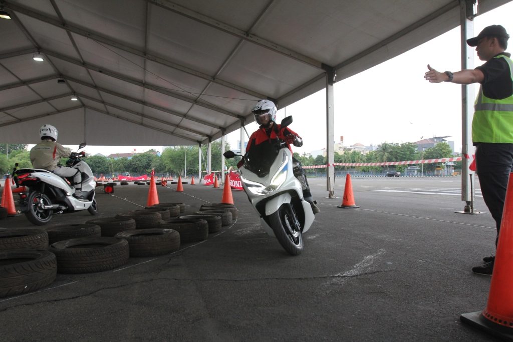 Motor Honda PCX listrik Resmi Hadir tapi masih Fokus Untuk Rental test ride pcx