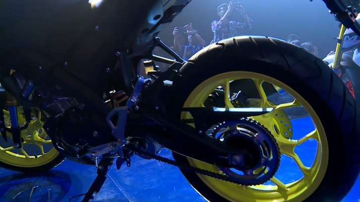 Resmi Mengaspal, Yamaha MT-15 dan New MX-King Langsung Dikomentari Rossi dan Vinales swing arm yamaha mt-15