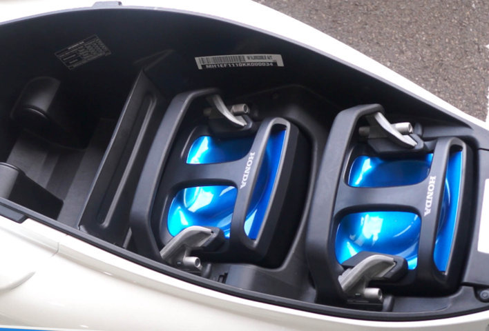 Honda PCX Electric Bersuara Desing Mampu Menembus Jarak Tempuh 69 km baterai honda pcx