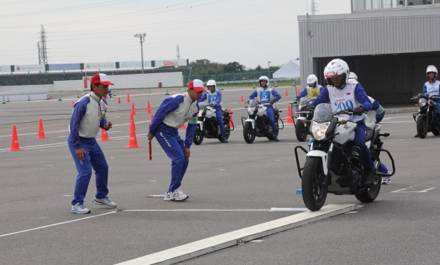Safety Riding HARUS Supaya Aman Berkendara safety riding titian