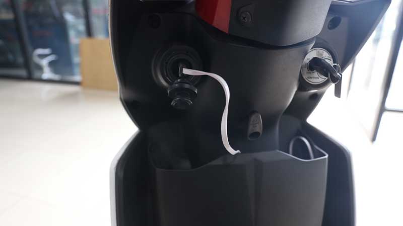 slot charger tvs dazz Tvs dazz di lengkapi denngan slot charger hp