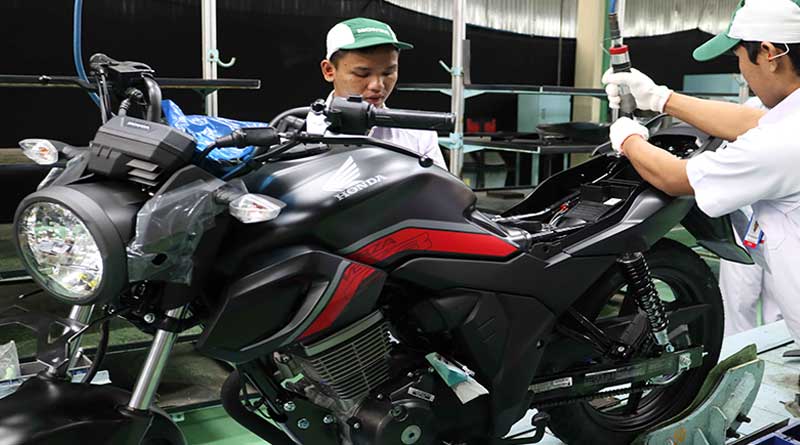 Honda CB150 Verza Semakin Tangguh Lewat Ubahan Warna Dan Striping Anyar Honda CB150 Verza lampu