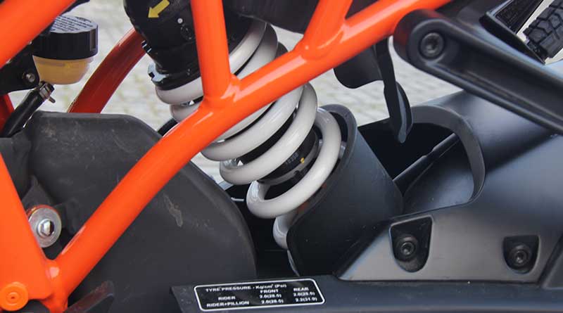 KTM RC 200, Motor Eropa Bernuansa 