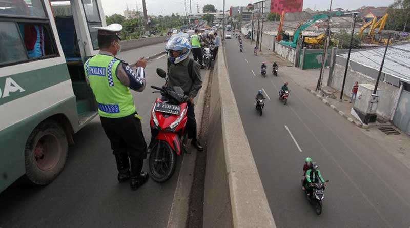 3 Bahaya Berkendara Melawan Arus, dari Pidana Sampai Hilang Nyawa! pengertian-dasar-hukum-dan-jenis-pelanggaran-tilang
