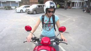 5 Tips Belajar Motor untuk Wanita yang Mudah dan Aman belajar motor untuk wanita