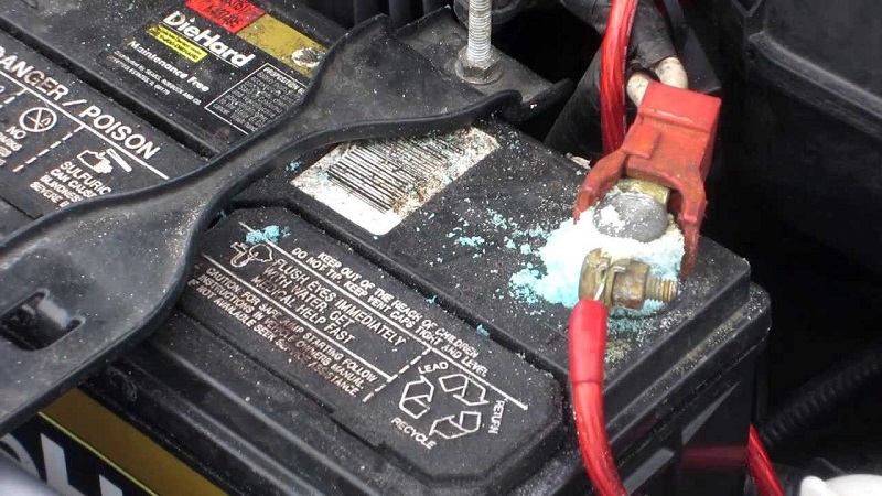 5 Penyebab Lampu Motor Mati, Berikut Solusinya! cara merawat aki kering motor