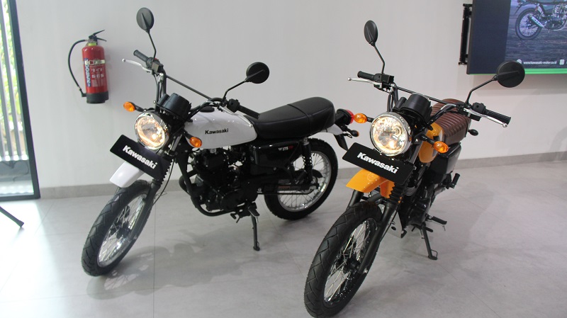 Yamaha XSR155 Vs Kawasaki W175TR, Pilih yang Mana? harga kawasaki w175 tr