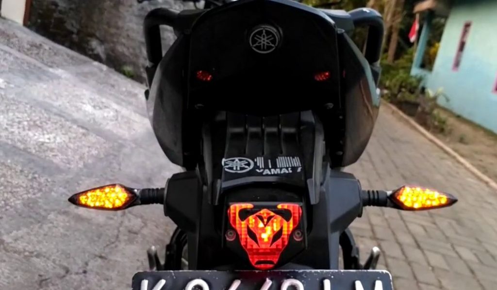 Berbagai Penyebab Lampu Sein Nyala Semua Secara Bersamaan