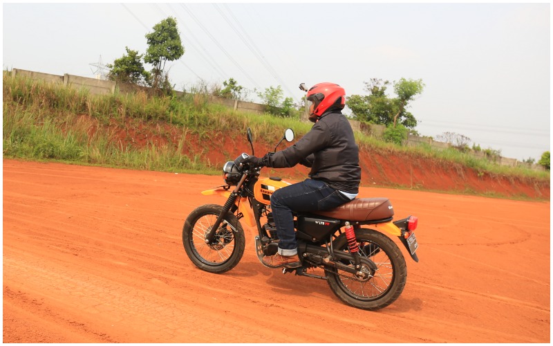 Test Ride Kawasaki W175 TR: Lincah dan Menyenangkan! test ride kawasaki w175 tr