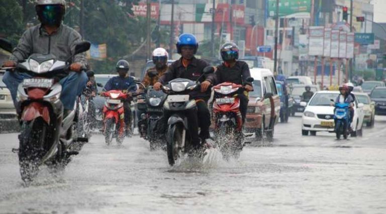 9 Tips Merawat Motor Ketika Musim Hujan Tiba tips merawat motor musim hujan