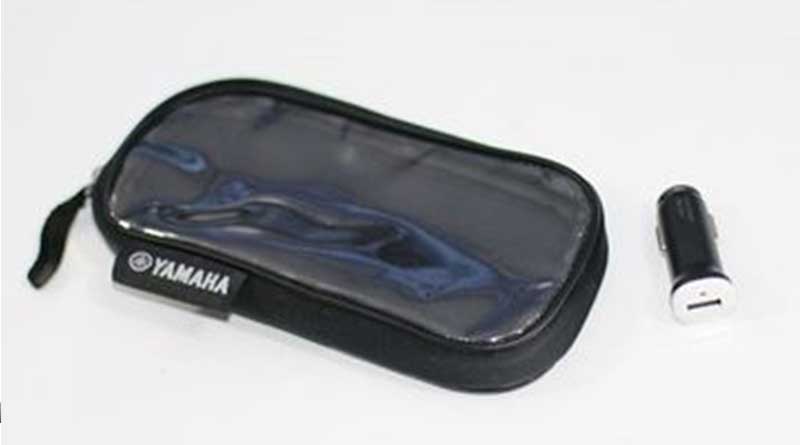 8 Aksesori Yamaha Lexi ini Bikin Motor Makin Cakep! USB charger