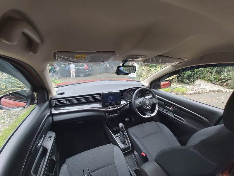 Bukukan SPK 2.001 Unit, Apa Daya Tarik Suzuki XL7? interior Suzuki XL7