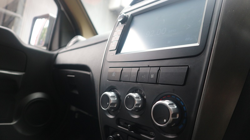 Kencan Singkat Bareng DFSK Gelora Varian Bensin dan Listrik Head unit 11 inci Gelora