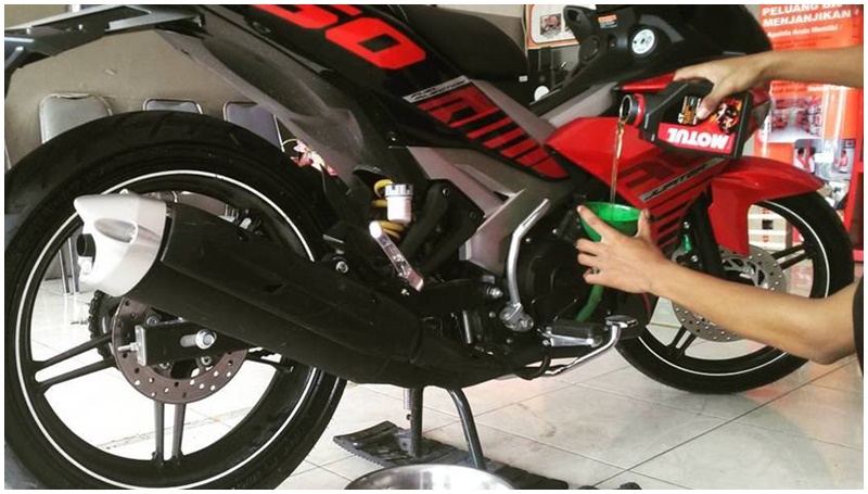 5 Manfaat Oli Bekas Untuk Digunakan Sehari-Hari ganti oli motor