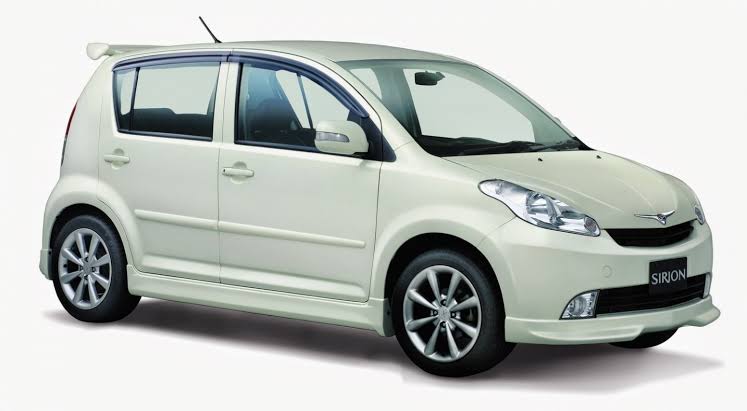 Mau Beli Daihatsu Sirion Bekas? Berikut Harga Lengkapnya! Sirion generasi pertama