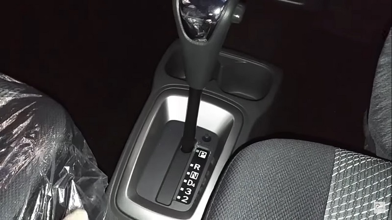 Spesifikasi Daihatsu Ayla M, Mobil Matik Termurah Daihatsu Ayla M AT