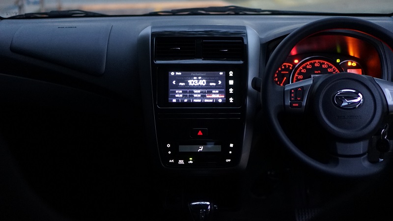 7 Perbedaan Daihatsu Ayla facelift 2020 Vs Lama Head unit 7 inci Daihatsu Ayla 2020
