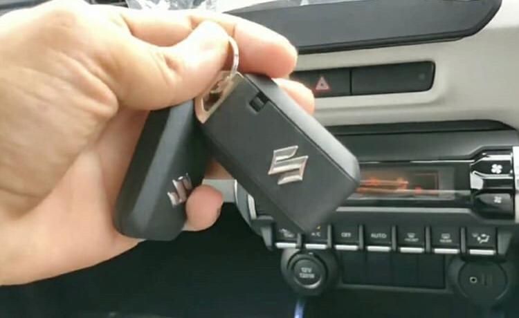 5 Perbedaan Suzuki Ignis Baru Vs Lama, Wajib Tahu Perbedaan Suzuki Ignis baru Vs lama di kunci yang digunakan