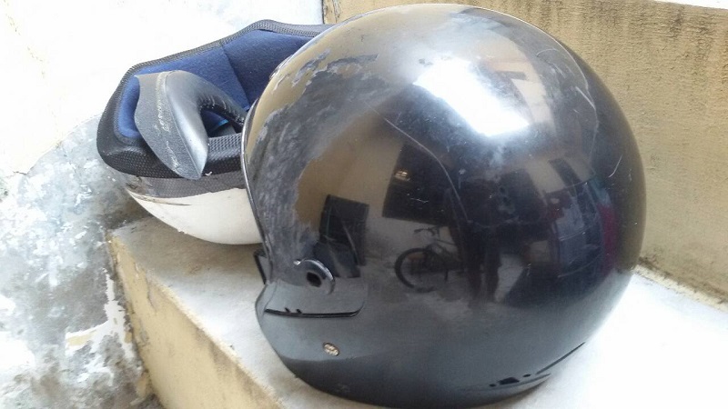 Cara Mengecat Helm Motor Mudah, di Rumah Saja Bisa! Cat warna dasar helm yang kamu warnai