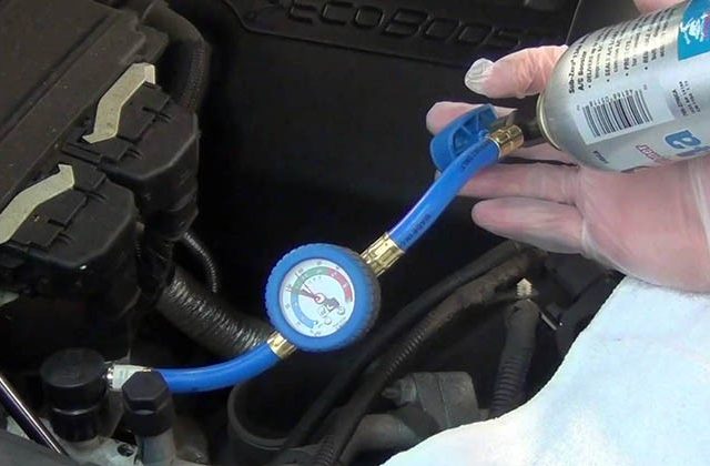 11 Penyebab AC Mobil Tidak Dingin dan Solusinya Freon rusak mengakibatkan AC mobil tidak dingin
