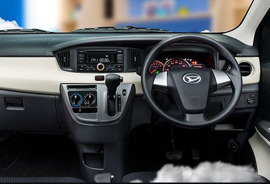 6 Tips Merawat Mobil untuk Pemula, Sederhana dan Mudah! Transmisi matik Daihatsu Sigra