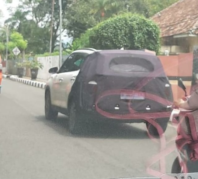 Hyundai Creta Diuji Jalan, Bakal Masuk Indonesia? Hyundai Creta tertutup selubung kamuflase