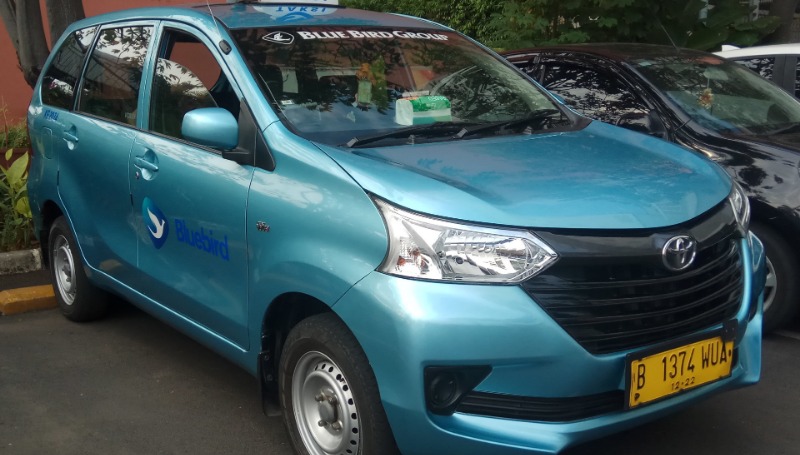 7 Perbedaan Toyota Avanza dan Transmover Taksi toyota transmover blue bird