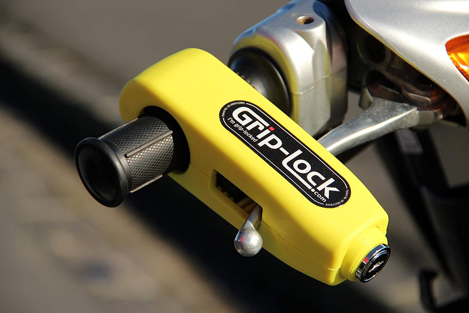 6 Rekomendasi Kunci Motor Anti Maling Terbaik Grip Lock salah satu kunci motor anti maling