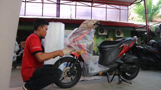 Mau Kirim Sepeda Motor ke Luar? Berikut Langkahnya Proses packing pengiriman sepeda motor