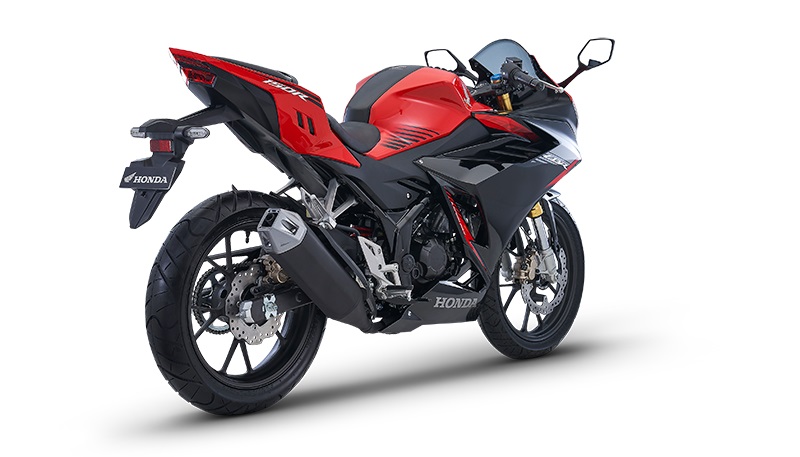 Honda CBR150R VS Yamaha R15 2021, Beli yang Mana? kelebihan honda cbr150r 2021